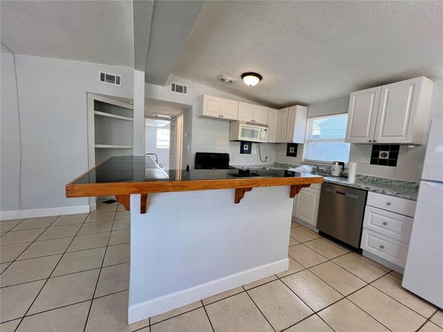 860 49TH AVENUE, St Petersburg, FL 33703