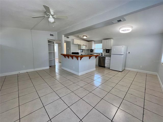 860 49TH AVENUE, St Petersburg, FL 33703