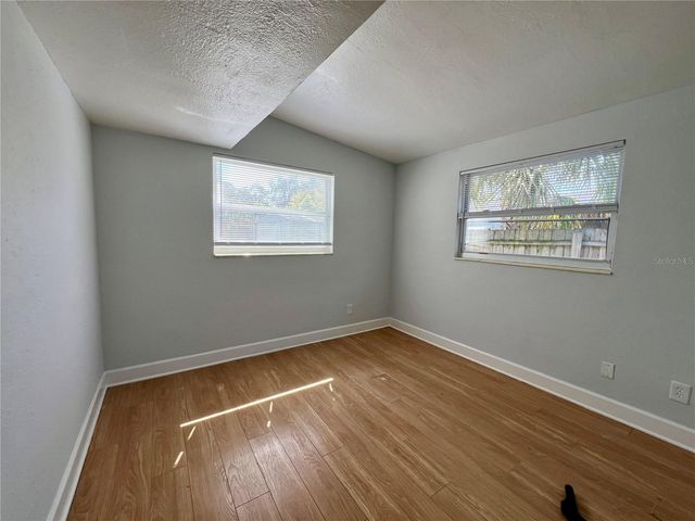 860 49TH AVENUE, St Petersburg, FL 33703