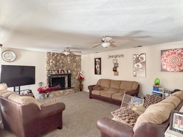 332 Oak Street, Shafter, CA 93263