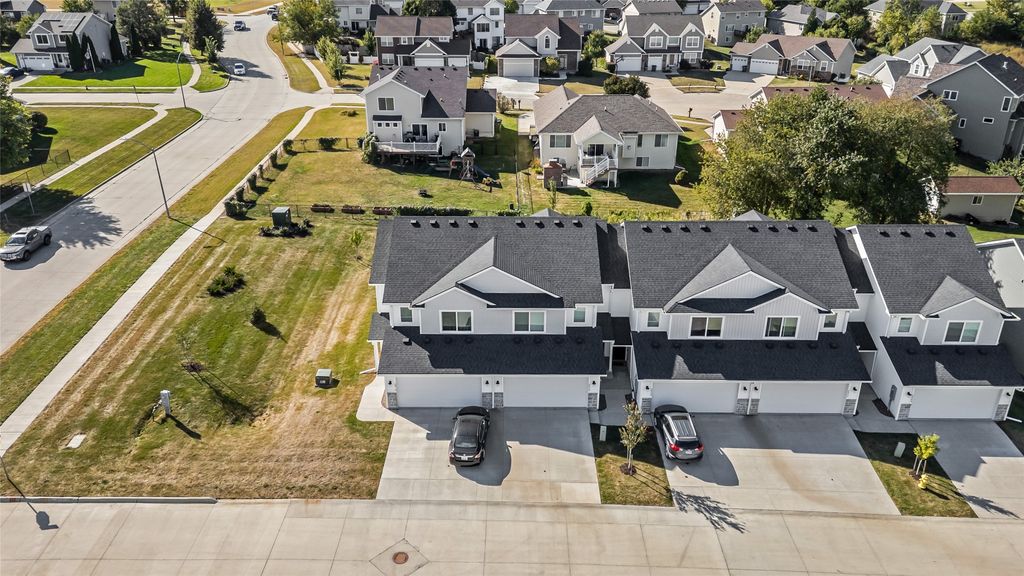 5920 NW 91st Court, Johnston, IA 50131