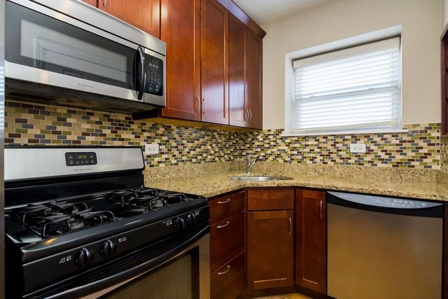 6501 N CLAREMONT Avenue 2, Chicago, IL 60645