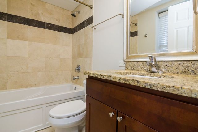 6501 N CLAREMONT Avenue 2, Chicago, IL 60645