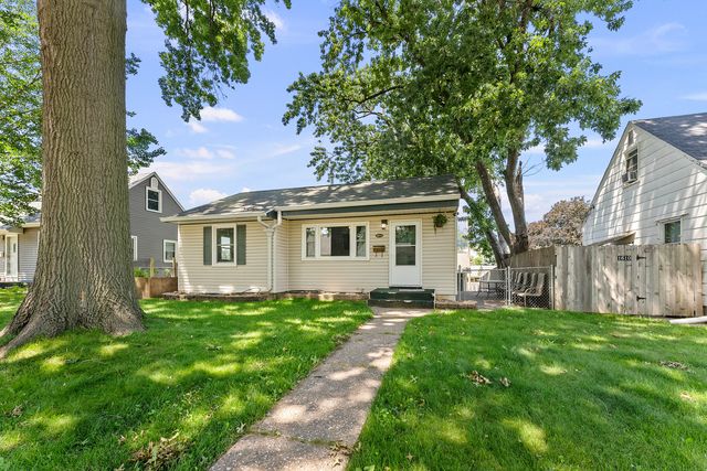 1614 W Hayes Street, Davenport, IA 52804
