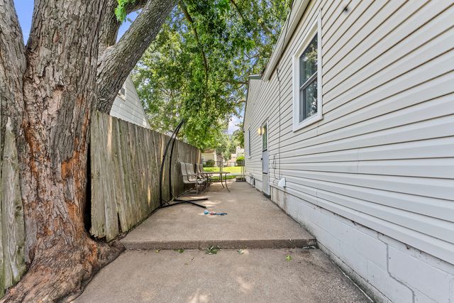 1614 W Hayes Street, Davenport, IA 52804