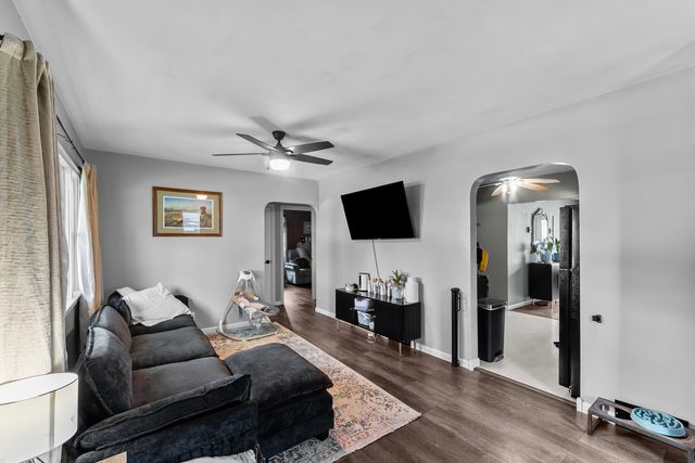 1614 W Hayes Street, Davenport, IA 52804