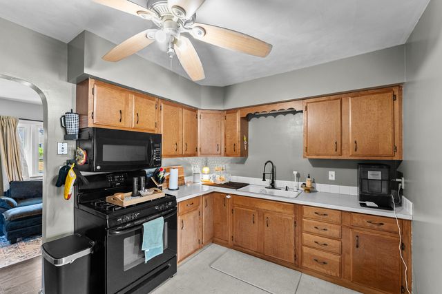 1614 W Hayes Street, Davenport, IA 52804