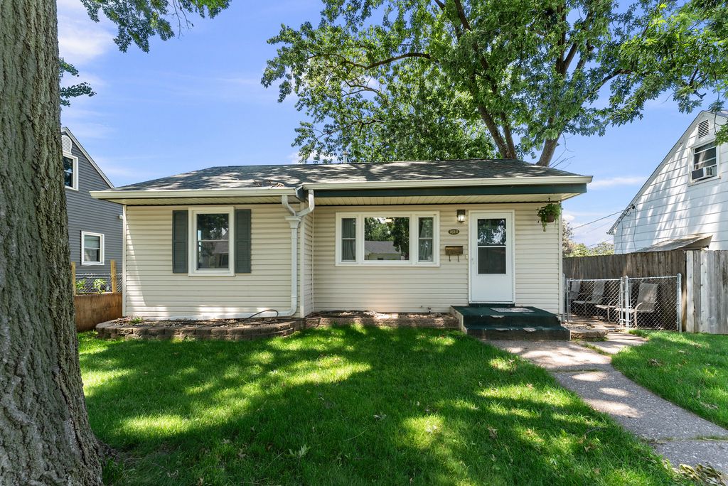 1614 W Hayes Street, Davenport, IA 52804