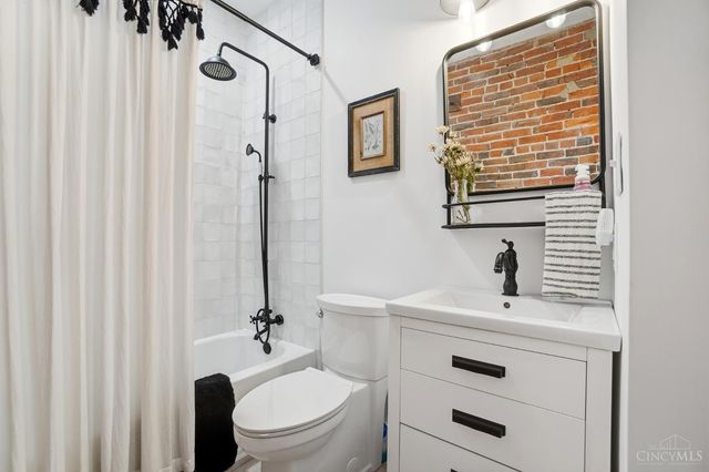 26 South Street, Harveysburg, OH 45032