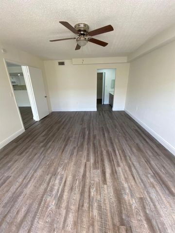 18335 NW 68 Avenue 790-220, Hialeah, FL 33015