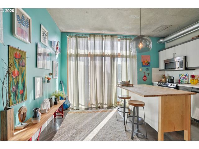 411 Nw Flanders St 302, Portland, OR 97209