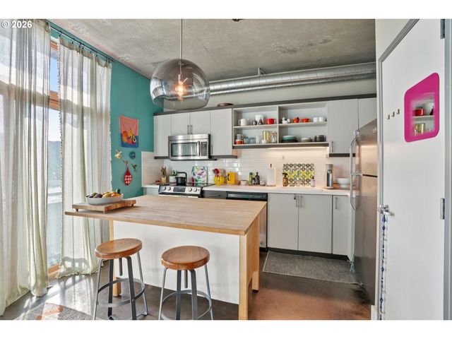 411 Nw Flanders St 302, Portland, OR 97209