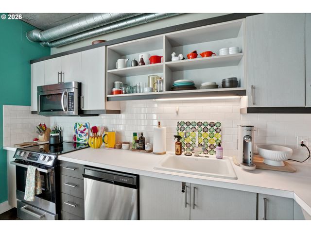 411 Nw Flanders St 302, Portland, OR 97209