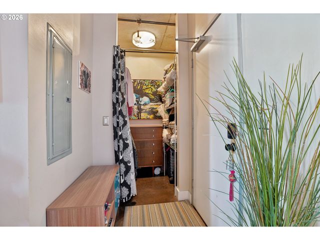 411 Nw Flanders St 302, Portland, OR 97209