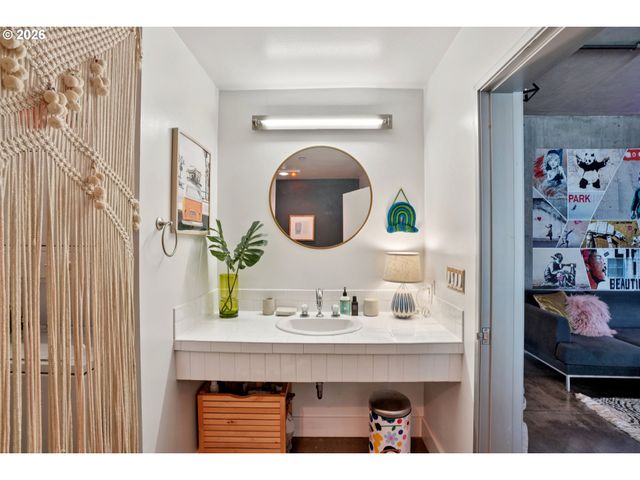 411 Nw Flanders St 302, Portland, OR 97209