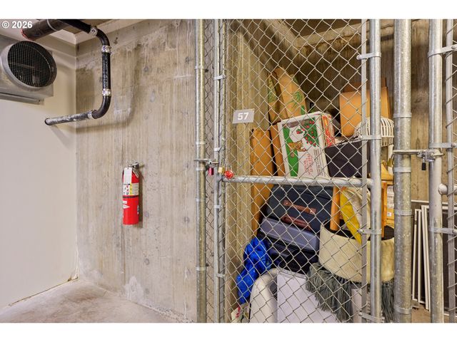 411 Nw Flanders St 302, Portland, OR 97209