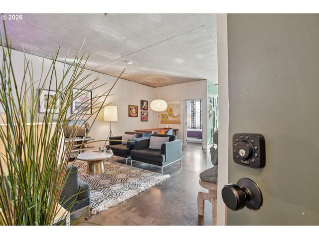 411 Nw Flanders St 302, Portland, OR 97209