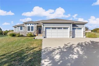 21750 Bur Oak Circle, Paola, KS 66071