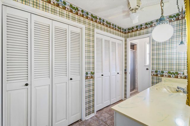 216 Helen Drive, Lindale, TX 75771