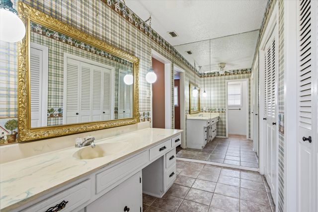 216 Helen Drive, Lindale, TX 75771