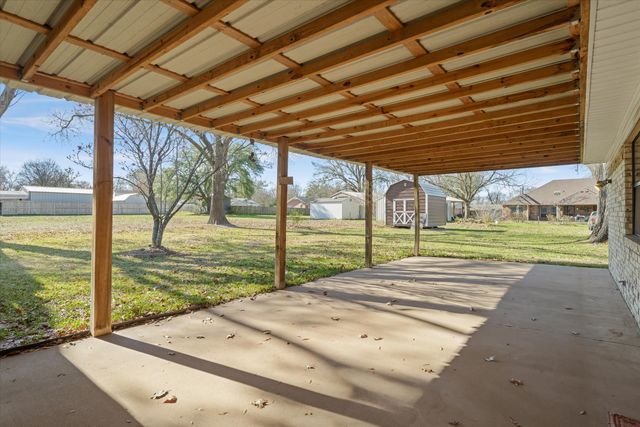 216 Helen Drive, Lindale, TX 75771