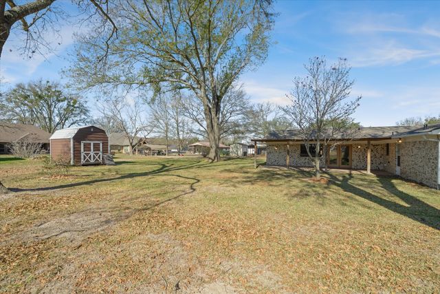 216 Helen Drive, Lindale, TX 75771