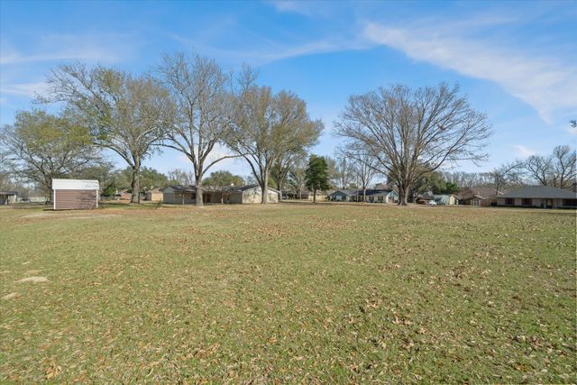 216 Helen Drive, Lindale, TX 75771