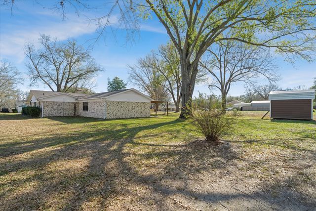 216 Helen Drive, Lindale, TX 75771