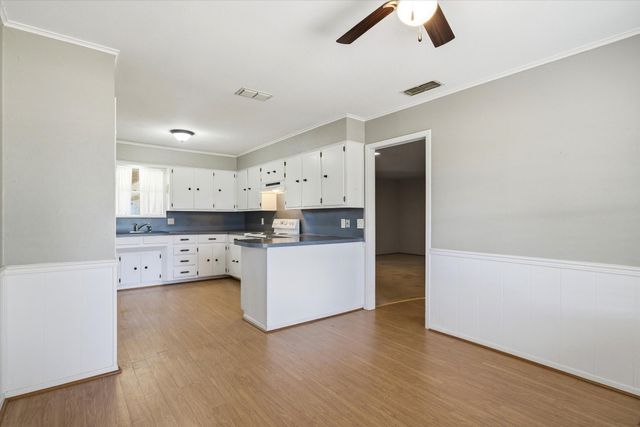 216 Helen Drive, Lindale, TX 75771