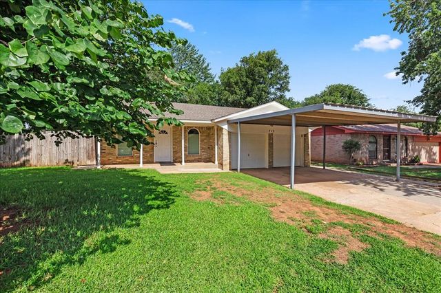 713 S Glen Lane, Mustang, OK 73064