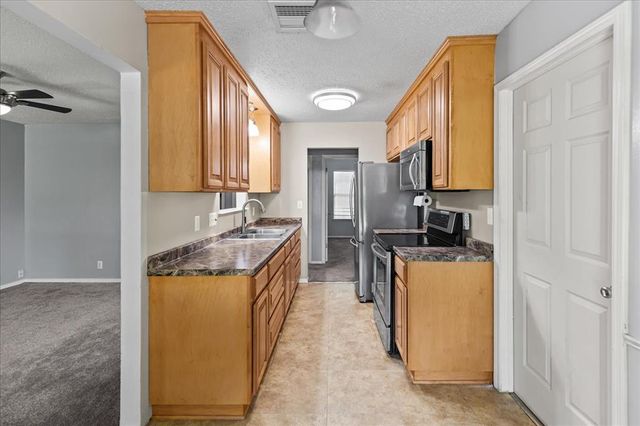 713 S Glen Lane, Mustang, OK 73064