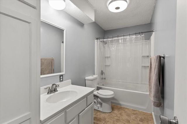 713 S Glen Lane, Mustang, OK 73064