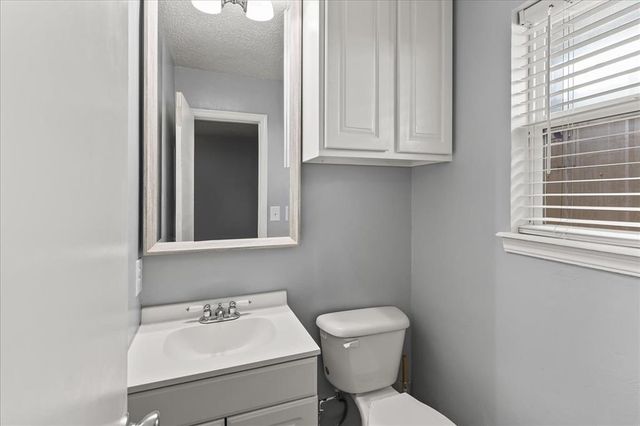 713 S Glen Lane, Mustang, OK 73064