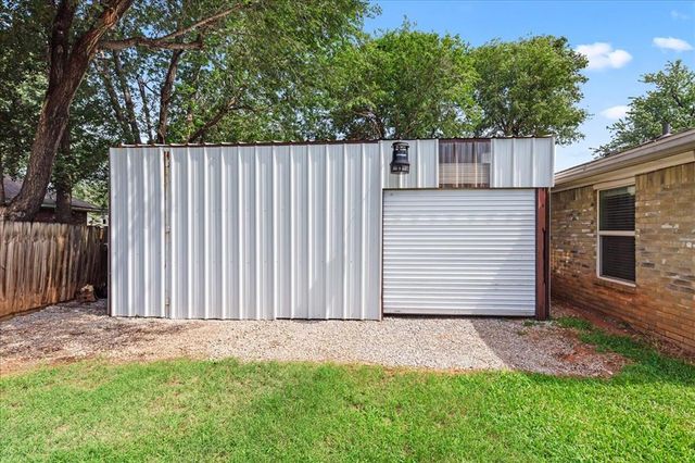 713 S Glen Lane, Mustang, OK 73064