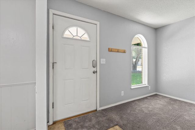 713 S Glen Lane, Mustang, OK 73064