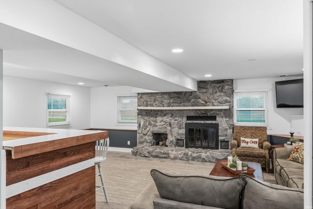 9135 Vallyd Acre Drive, Fort Wayne, IN 46816