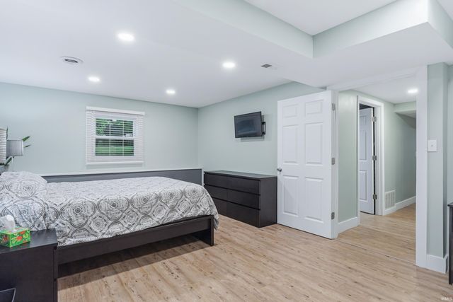 9135 Vallyd Acre Drive, Fort Wayne, IN 46816