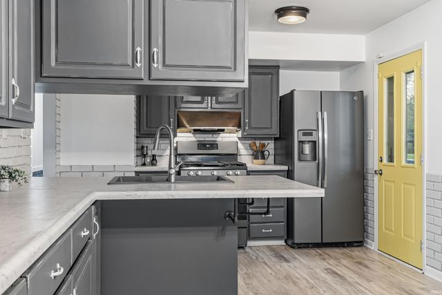 9135 Vallyd Acre Drive, Fort Wayne, IN 46816