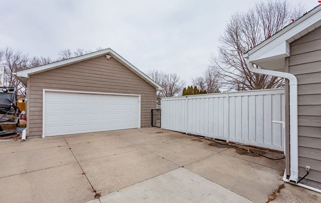 1317 Lyndale Drive, Polk City, IA 50226