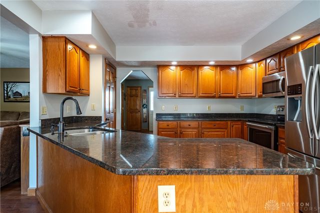 825 Chaucer Lane, Tipp City, OH 45371