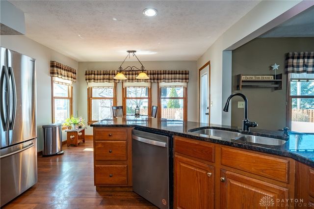 825 Chaucer Lane, Tipp City, OH 45371