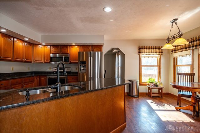 825 Chaucer Lane, Tipp City, OH 45371