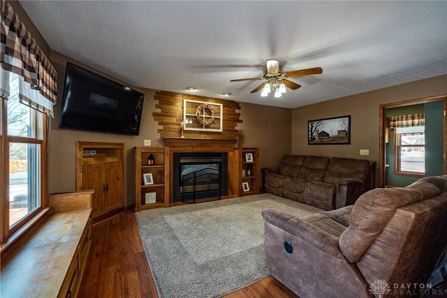 825 Chaucer Lane, Tipp City, OH 45371