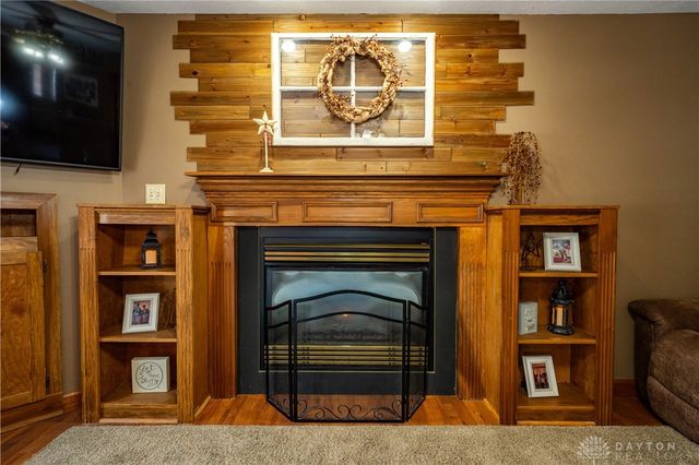 825 Chaucer Lane, Tipp City, OH 45371