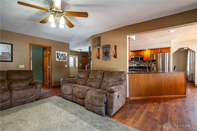 825 Chaucer Lane, Tipp City, OH 45371