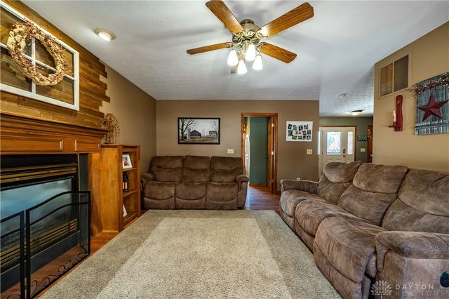 825 Chaucer Lane, Tipp City, OH 45371