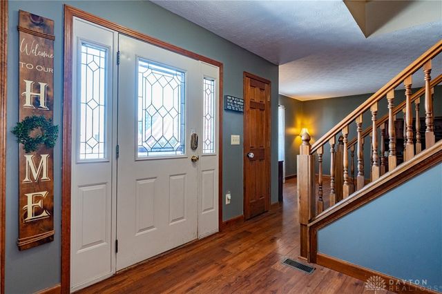 825 Chaucer Lane, Tipp City, OH 45371