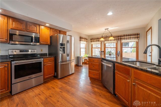 825 Chaucer Lane, Tipp City, OH 45371