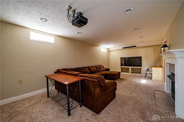 825 Chaucer Lane, Tipp City, OH 45371