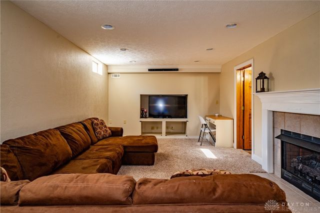 825 Chaucer Lane, Tipp City, OH 45371